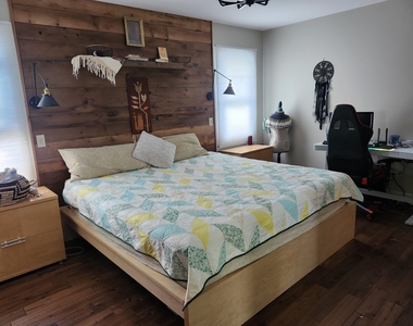 301 Oakbrook Court - Photo Thumbnail 30