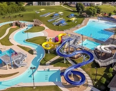 301 Oakbrook Court - Photo Thumbnail 44