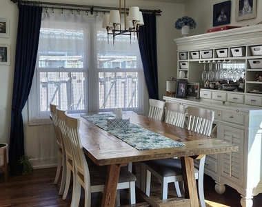 301 Oakbrook Court - Photo Thumbnail 9