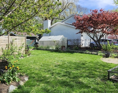 301 Oakbrook Court - Photo Thumbnail 4