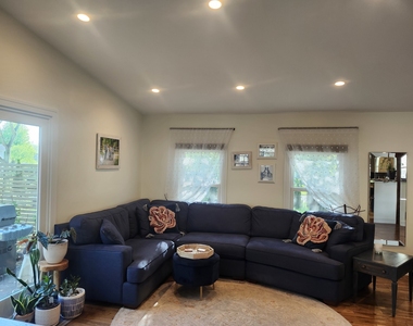 301 Oakbrook Court - Photo Thumbnail 11