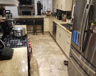 301 Oakbrook Court - Photo Thumbnail 17