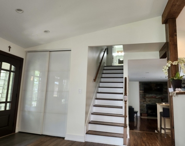 301 Oakbrook Court - Photo Thumbnail 25
