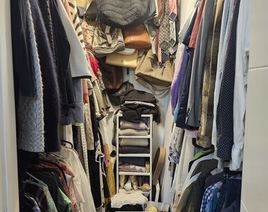 301 Oakbrook Court - Photo Thumbnail 15