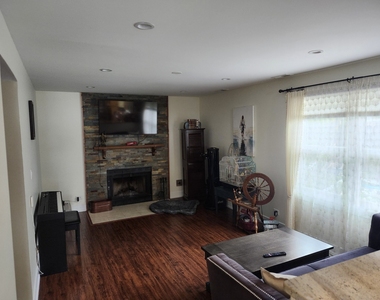 301 Oakbrook Court - Photo Thumbnail 27