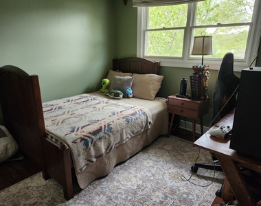 301 Oakbrook Court - Photo Thumbnail 32