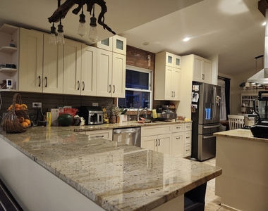301 Oakbrook Court - Photo Thumbnail 19