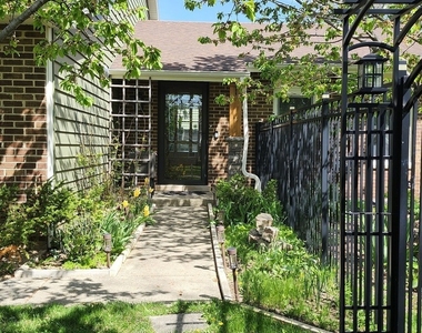 301 Oakbrook Court - Photo Thumbnail 3