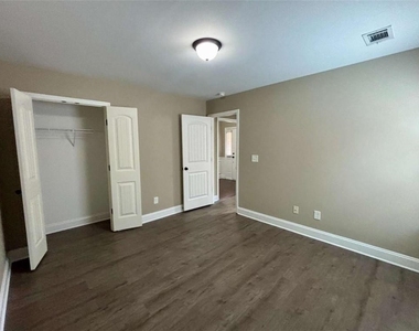 4668 Hidden Creek Drive - Photo Thumbnail 14