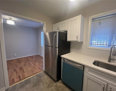 1604 Briarcliff Road - Photo Thumbnail 10
