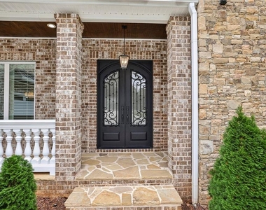 3750 Robinson Road Ne - Photo Thumbnail 2