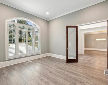 3750 Robinson Road Ne - Photo Thumbnail 10