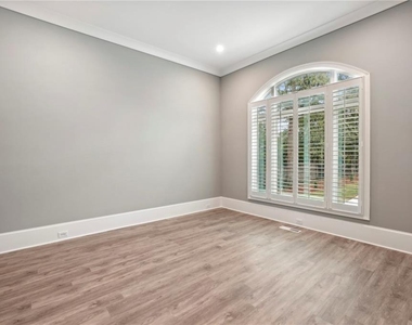 3750 Robinson Road Ne - Photo Thumbnail 9