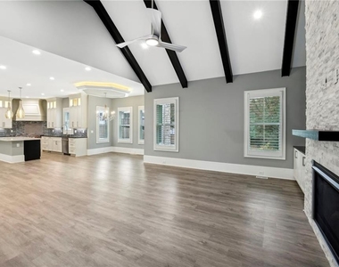 3750 Robinson Road Ne - Photo Thumbnail 17