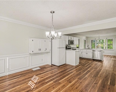 1527 Ridgewood Drive - Photo Thumbnail 9