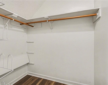 1527 Ridgewood Drive - Photo Thumbnail 14