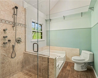 1527 Ridgewood Drive - Photo Thumbnail 13