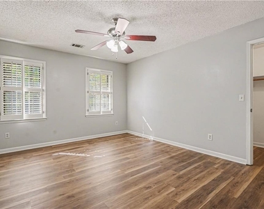 1527 Ridgewood Drive - Photo Thumbnail 18