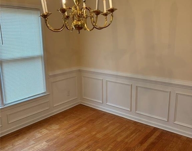 220 Cross Creek Drive - Photo Thumbnail 6