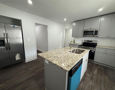 1040 Palmetto Avenue Sw - Photo Thumbnail 2