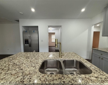 1040 Palmetto Avenue Sw - Photo Thumbnail 1