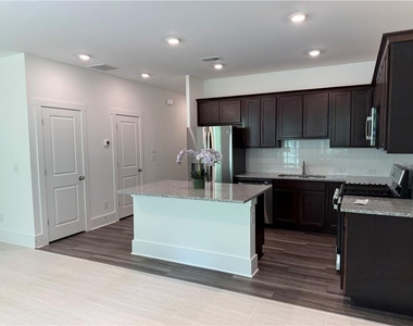 1682 Hannah Terrace Nw - Photo Thumbnail 5