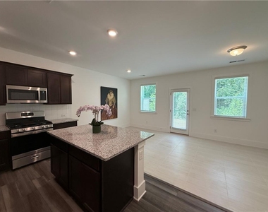 1682 Hannah Terrace Nw - Photo Thumbnail 3