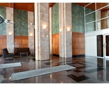 1122 N Clark Street - Photo Thumbnail 9