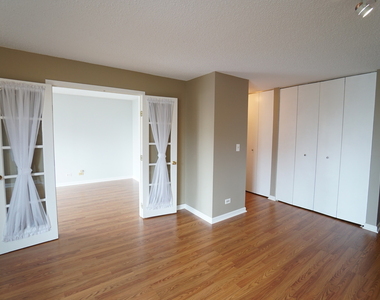 1122 N Clark Street - Photo Thumbnail 2