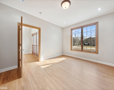 17w234 Massel Court - Photo Thumbnail 2
