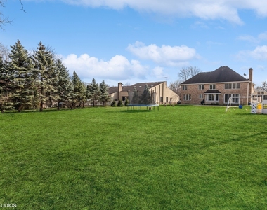 17w234 Massel Court - Photo Thumbnail 24