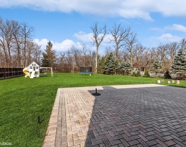 17w234 Massel Court - Photo Thumbnail 23