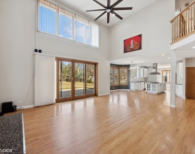 17w234 Massel Court - Photo Thumbnail 10