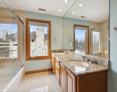 17w234 Massel Court - Photo Thumbnail 18