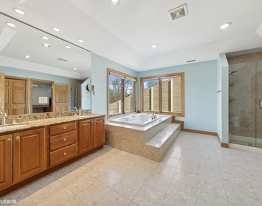 17w234 Massel Court - Photo Thumbnail 15