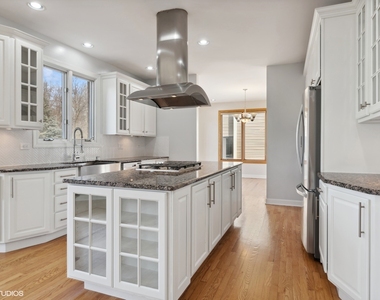 17w234 Massel Court - Photo Thumbnail 7