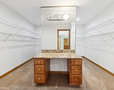 17w234 Massel Court - Photo Thumbnail 16