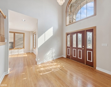 17w234 Massel Court - Photo Thumbnail 1