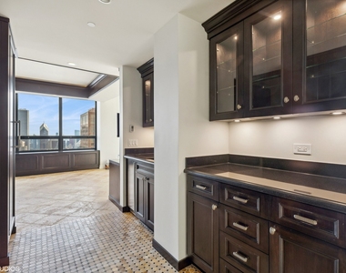 180 E Pearson Street - Photo Thumbnail 8