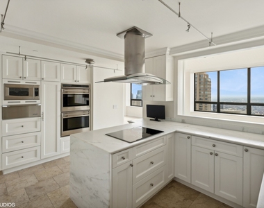 180 E Pearson Street - Photo Thumbnail 6