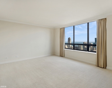 180 E Pearson Street - Photo Thumbnail 11