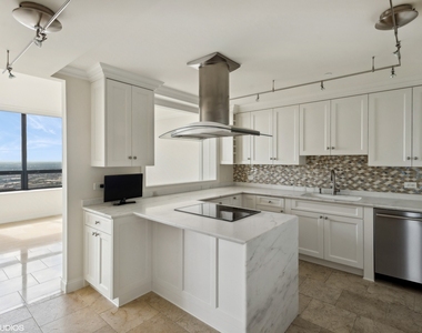 180 E Pearson Street - Photo Thumbnail 5