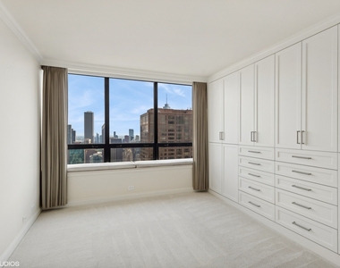 180 E Pearson Street - Photo Thumbnail 9