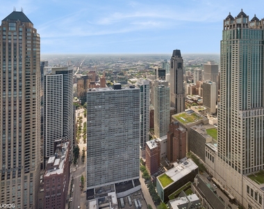 180 E Pearson Street - Photo Thumbnail 15