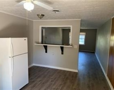 1457 Railroad Avenue - Photo Thumbnail 3