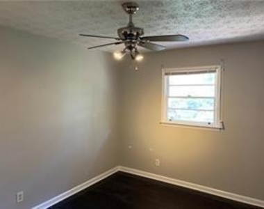 1457 Railroad Avenue - Photo Thumbnail 1