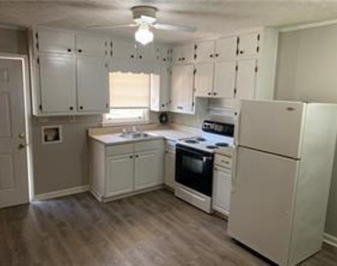 1457 Railroad Avenue - Photo Thumbnail 2