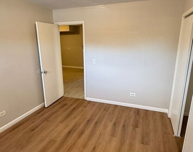 1119 E Algonquin Road - Photo Thumbnail 21