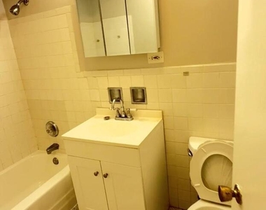1119 E Algonquin Road - Photo Thumbnail 11