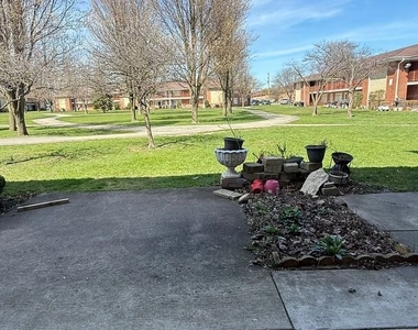 1119 E Algonquin Road - Photo Thumbnail 13